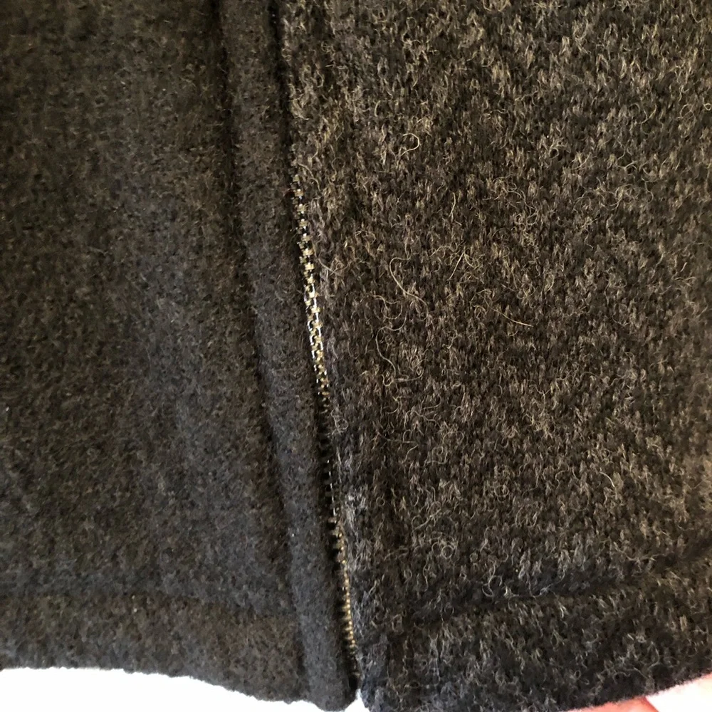 Gray/black cape w/full zipper - Picture 6 of 10